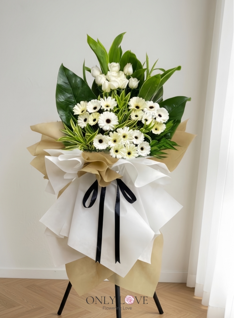 C116 Condolence Sympathy Flower Wooden Stand