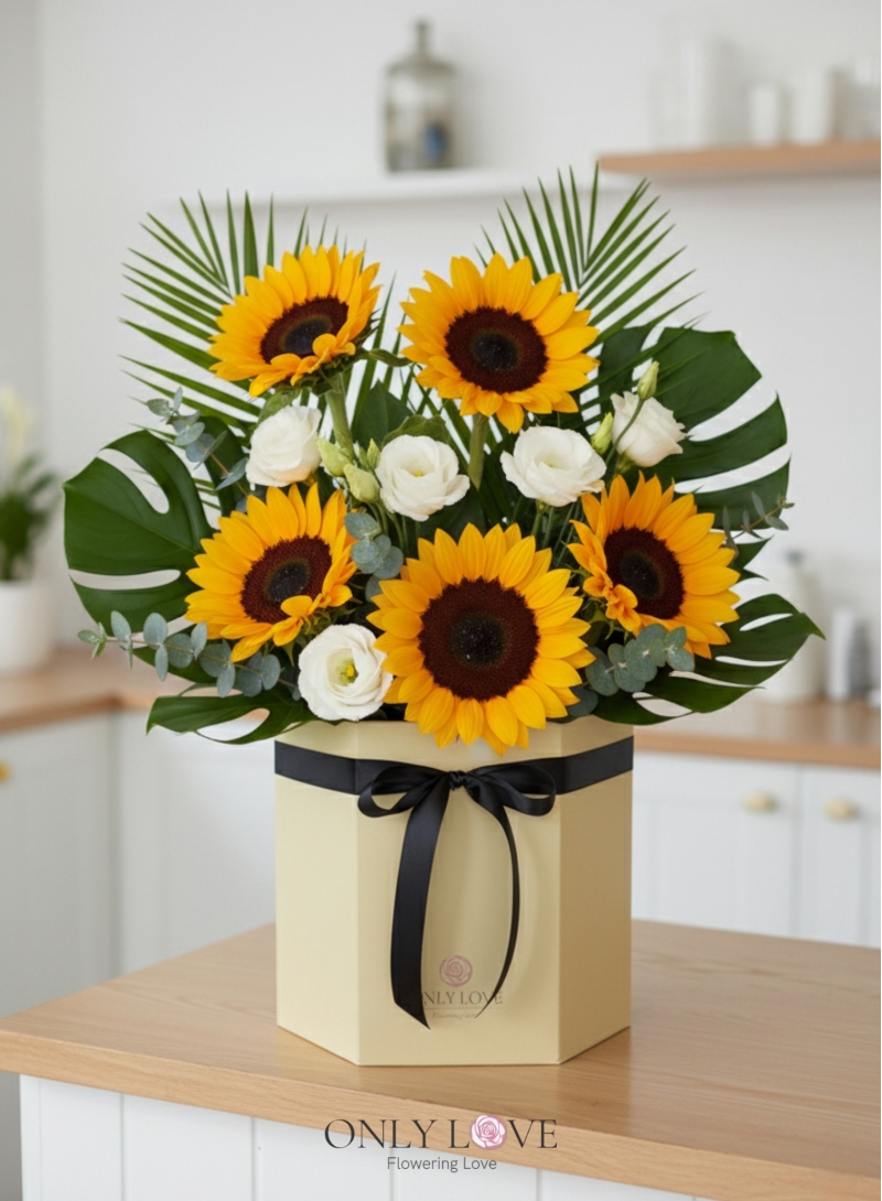BB121 Sunflowers Eustoma Flower Bloom Box