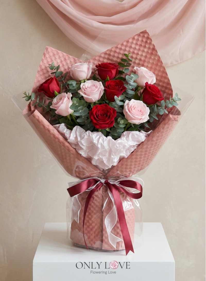 L126 Enchanted Blush Roses Bouquet (M)