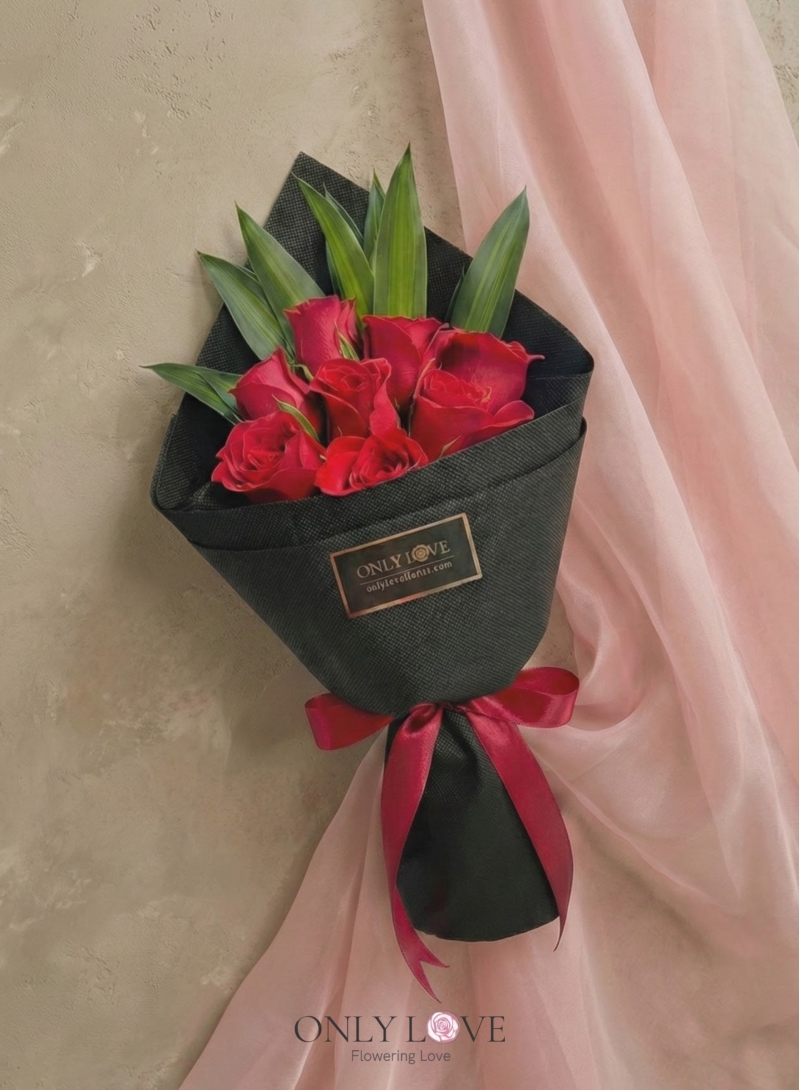 L69 Classic Rose Flower Bouquet