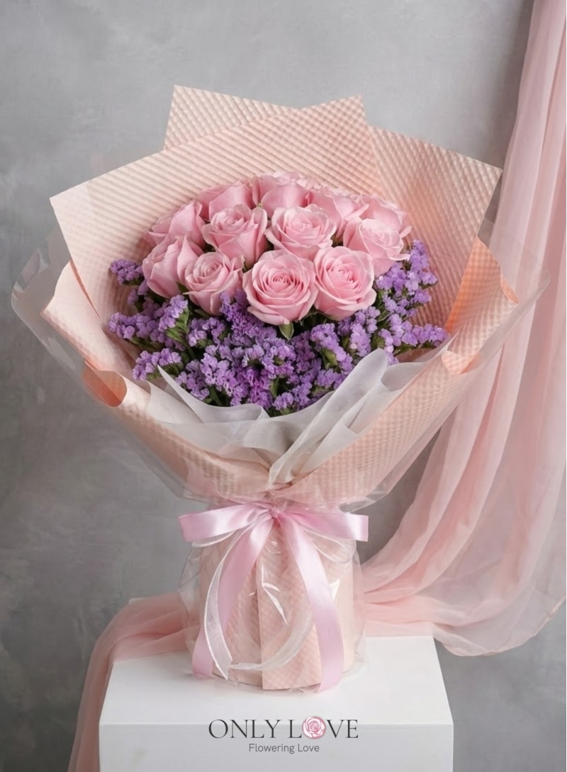 L57 Enchanted Blush Roses Bouquet (M)