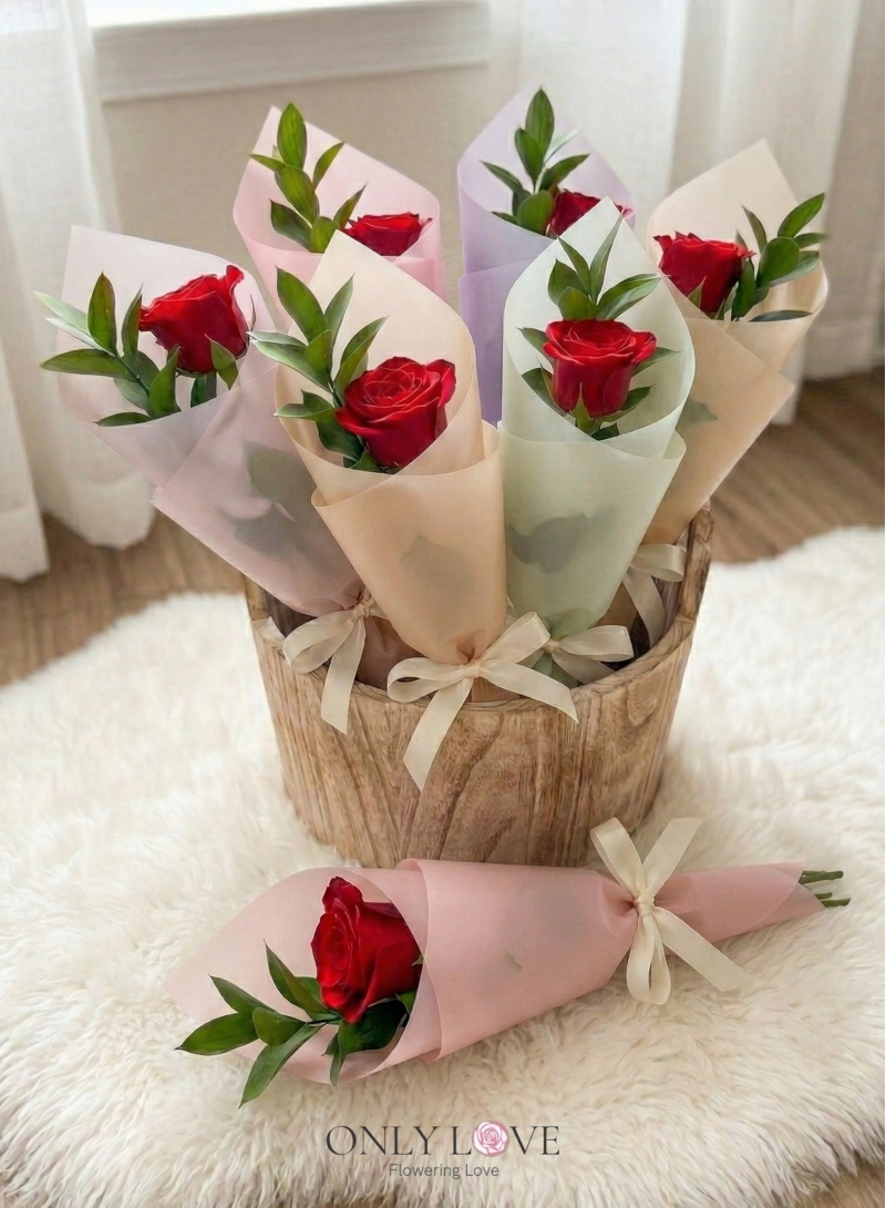 L10 Single Rose Bouquet