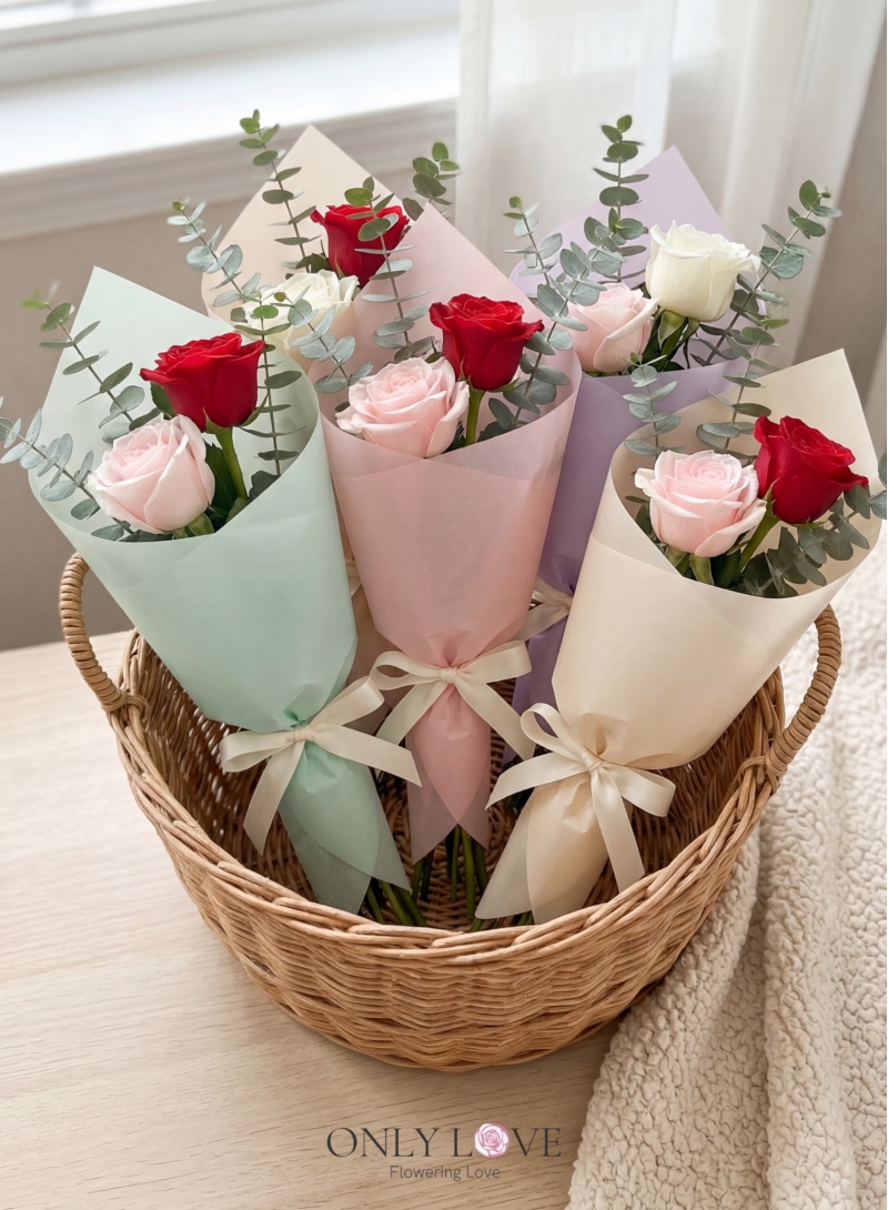 L123 Mini Roses Bouquet