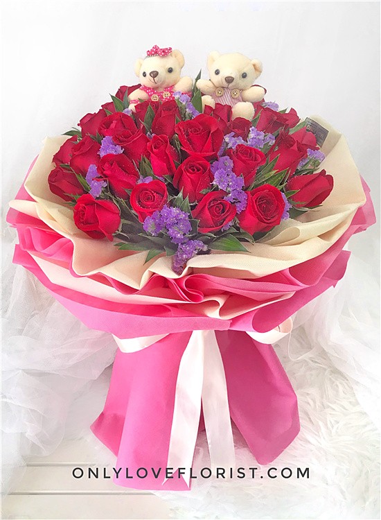 L64 Rose Hand Bouquet