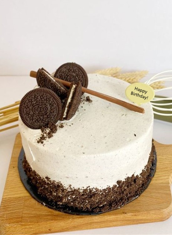 D03 Chocolate Oreo Cake 8"