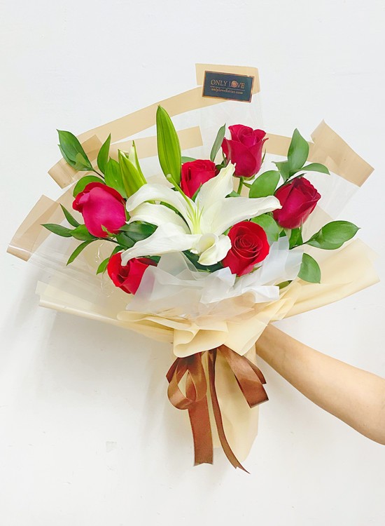 MD008 Carnation Bouquet