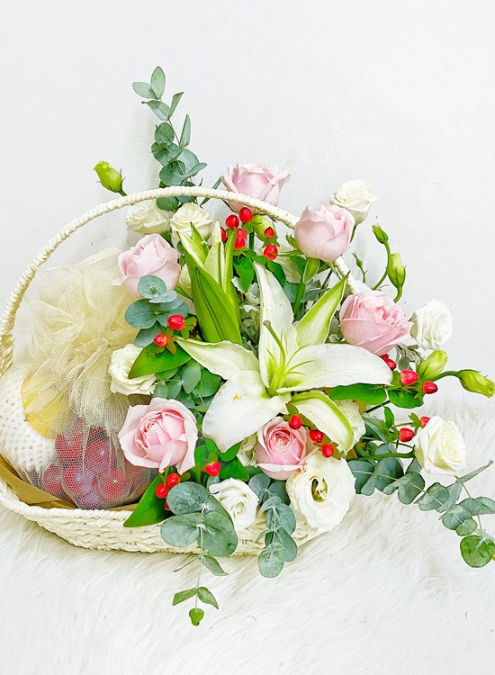F06 Fruits & Flowers Basket