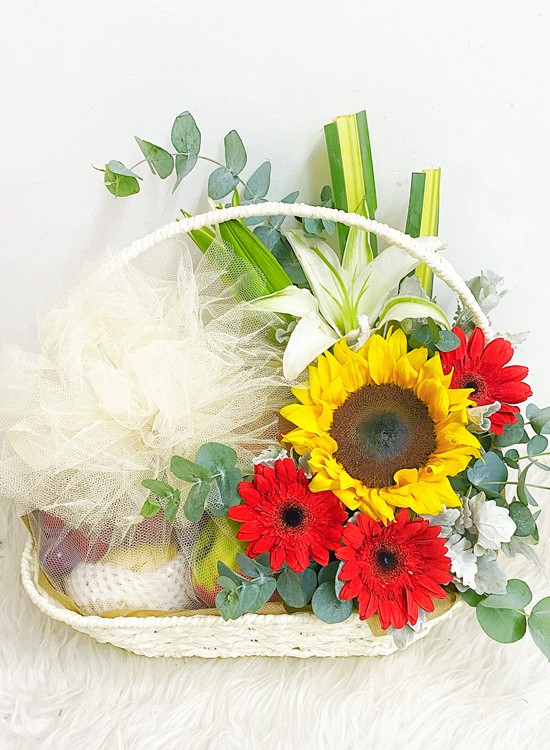 F32 Fruits & Flowers Basket
