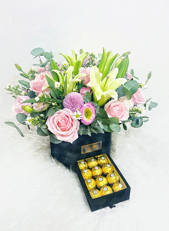 CF011 Choc & Flower Gift Box