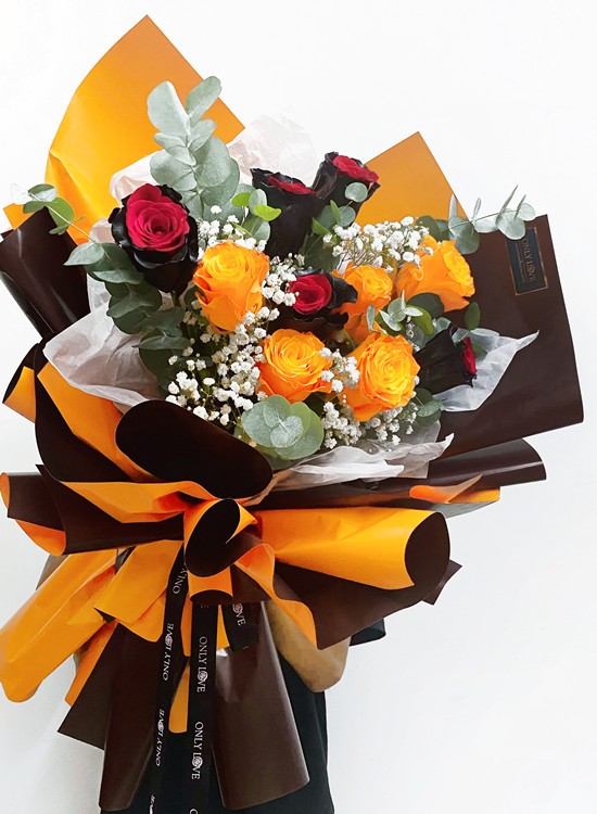 KS005 Ecuador Black Orange Roses