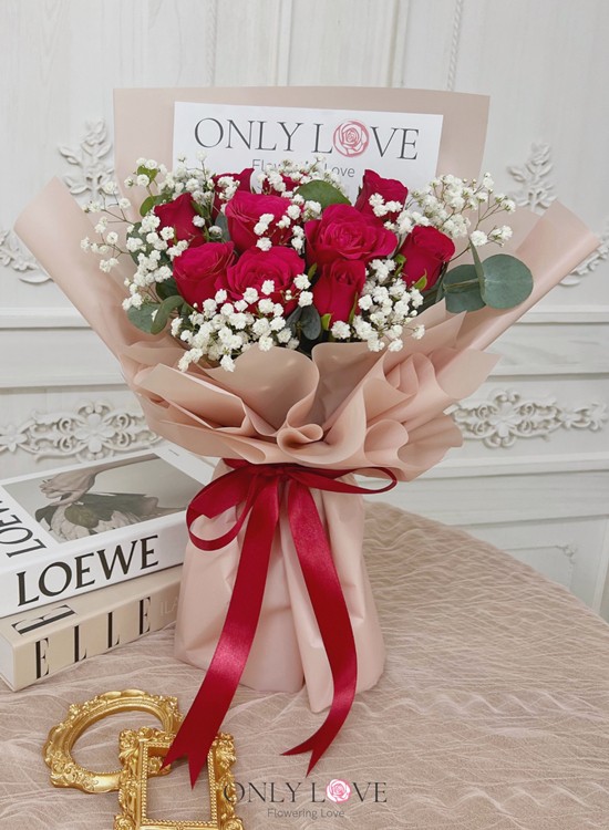 L155 Rose Hand Bouquet