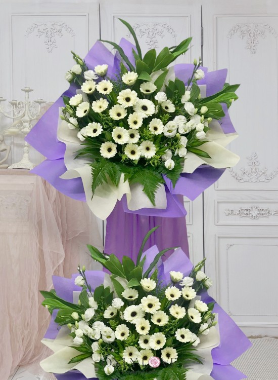 C139 Condolence Flower Box