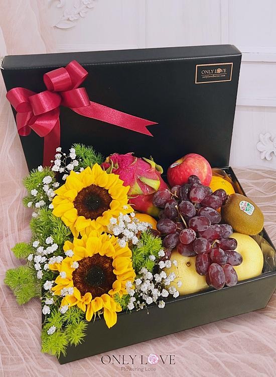 LB23 Fruits & Flower Gift Box