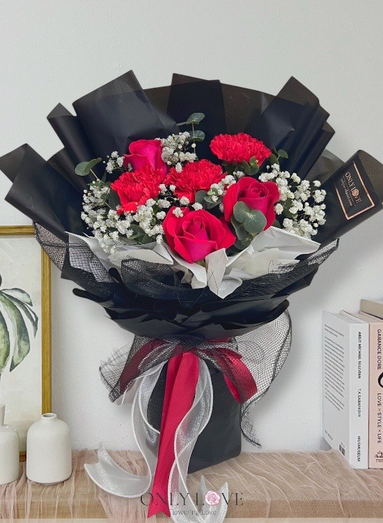 MD018 Carnation Bouquet