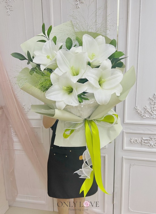 A04 Lilies Bouquet