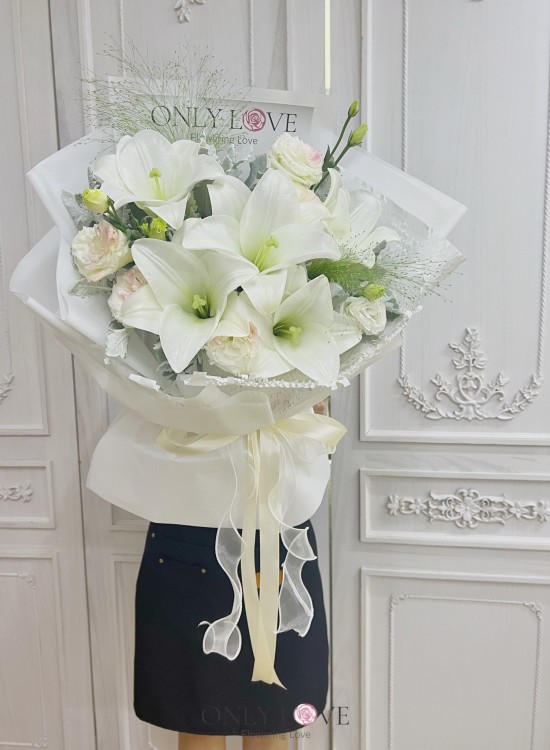 A11 Madonna Lily Bouquet