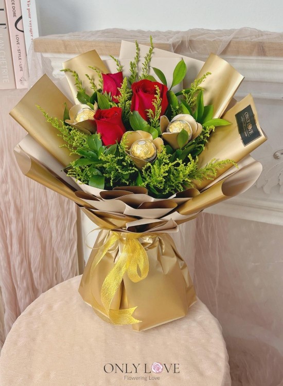 L133 Rose Hand Bouquet