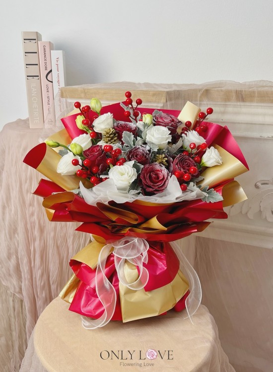 CM020 Christmas Flowers Bouquet