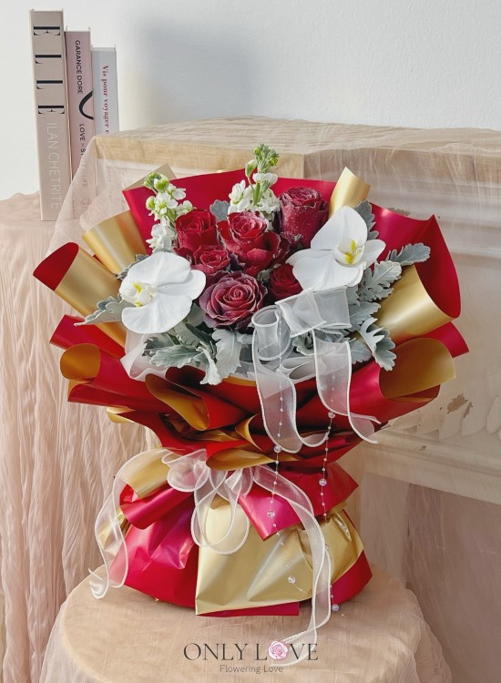 CM026 Christmas Flowers Bouquet