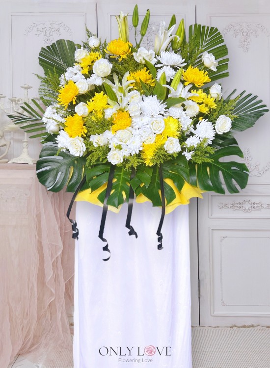 C82 Condolence Satin Stand