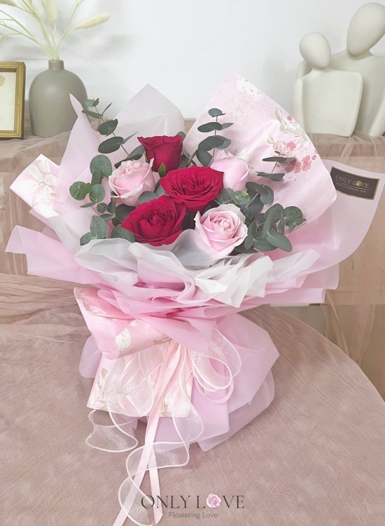 L97 Classic Elegance Rose Bouquet