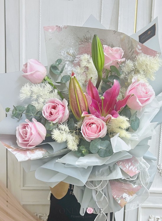 L35 Classic Elegance Rose Lilies Bouquet