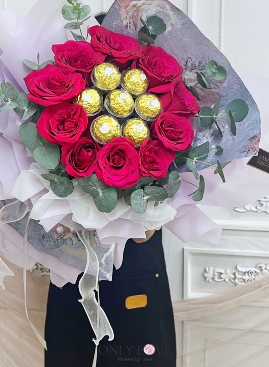 L174 Classic Elegance Rose Choc Bouquet