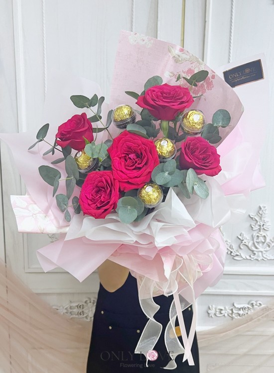 L95 Classic Elegance Rose Choc Bouquet