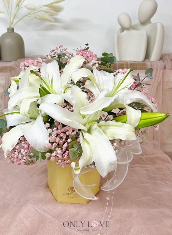 BB011 Classic Elegance Lilies Bloom Box