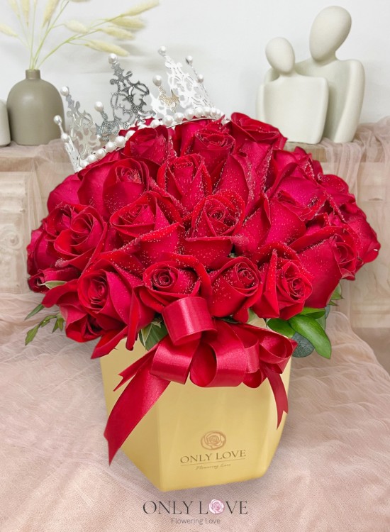 BB030 50 or 99 Roses Flower Bloom Box