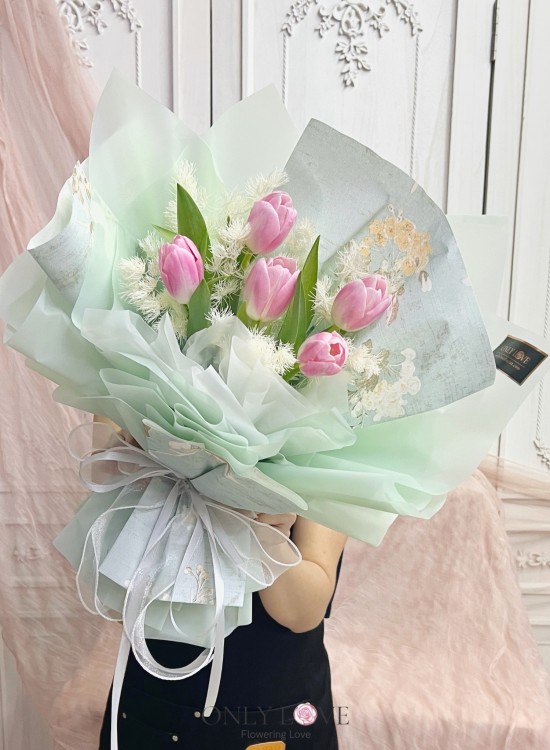 THB13 Classic Elegance Tulip Bouquet