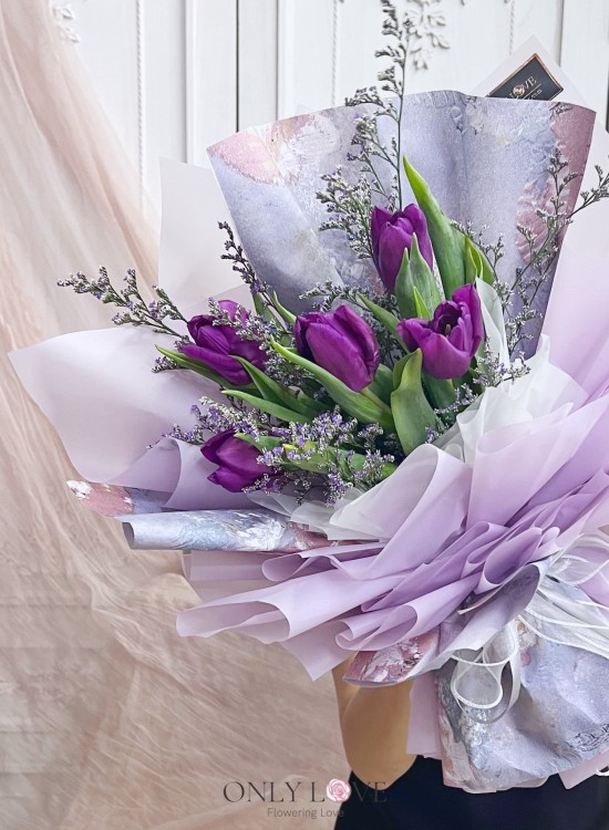 THB10 Classic Elegance Tulip Bouquet