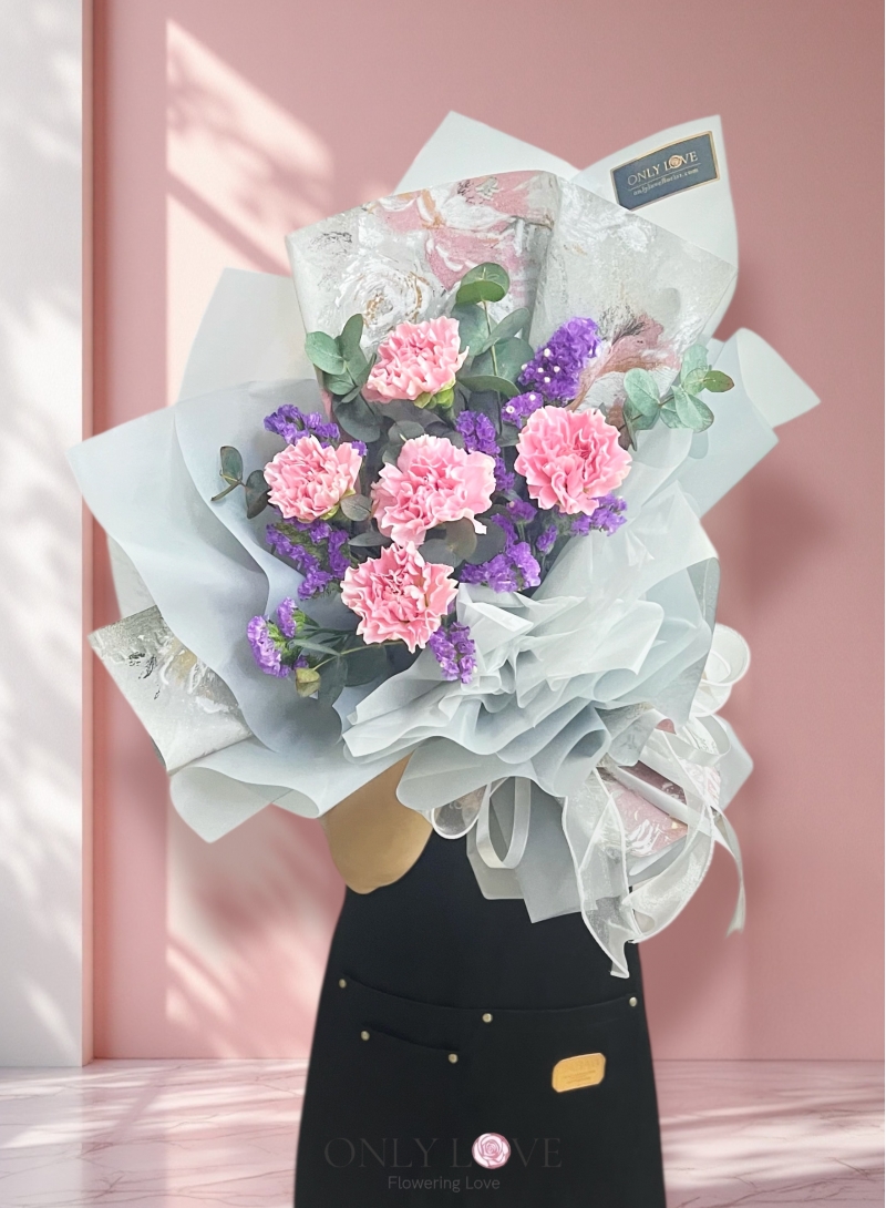 MD057 Classic Elegance Carnation Bouquet