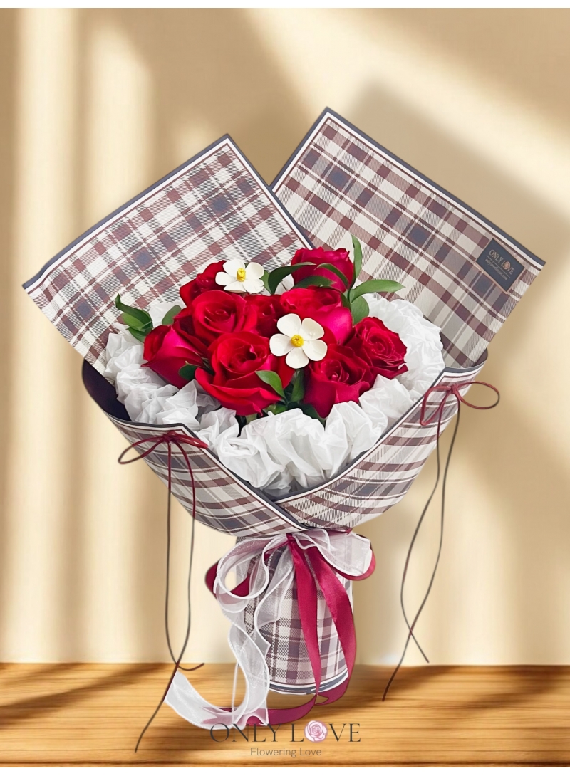 L64 Classic Elegance Rose Bouquet
