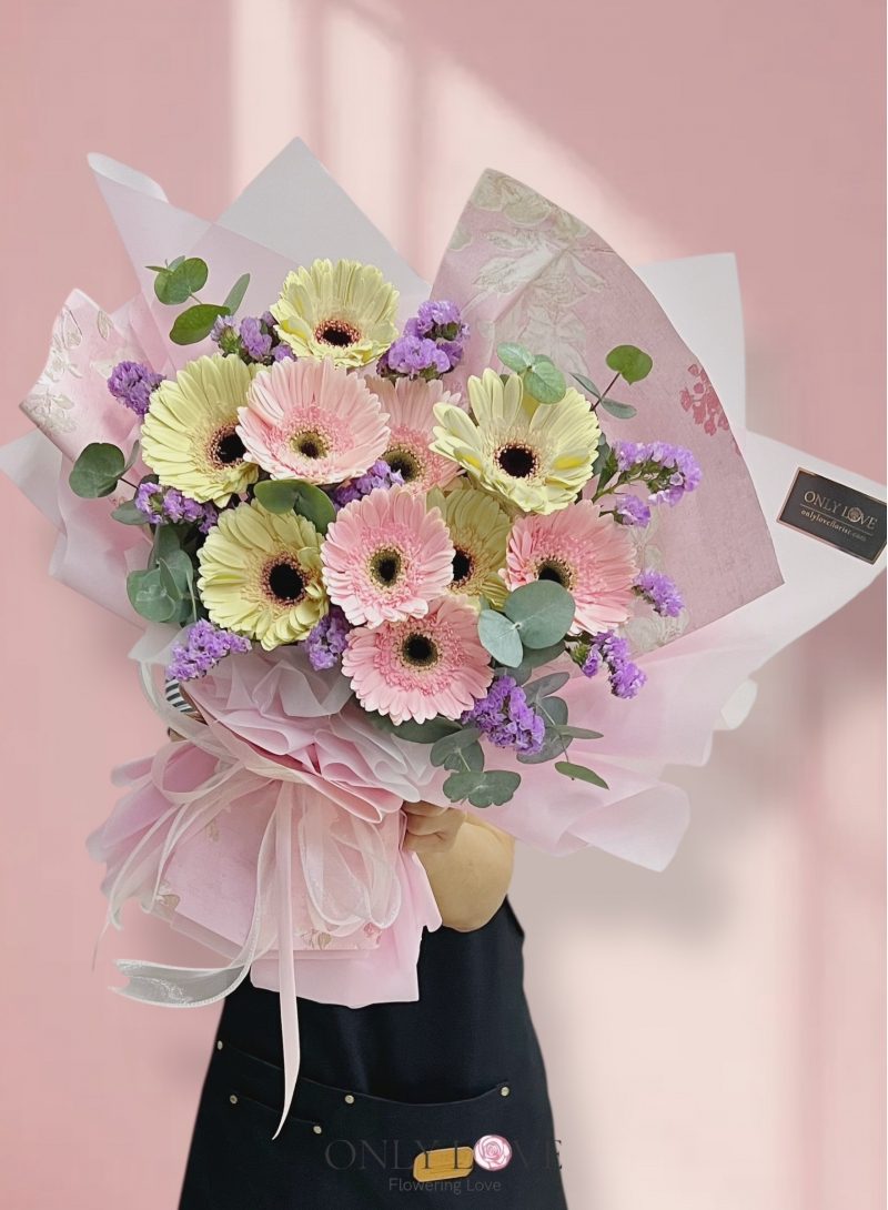 G13 Classic Elegance Gerbera Bouquet