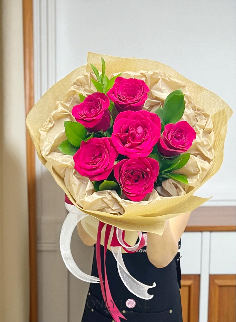 L12 Classic Bloom Rose Bouquet