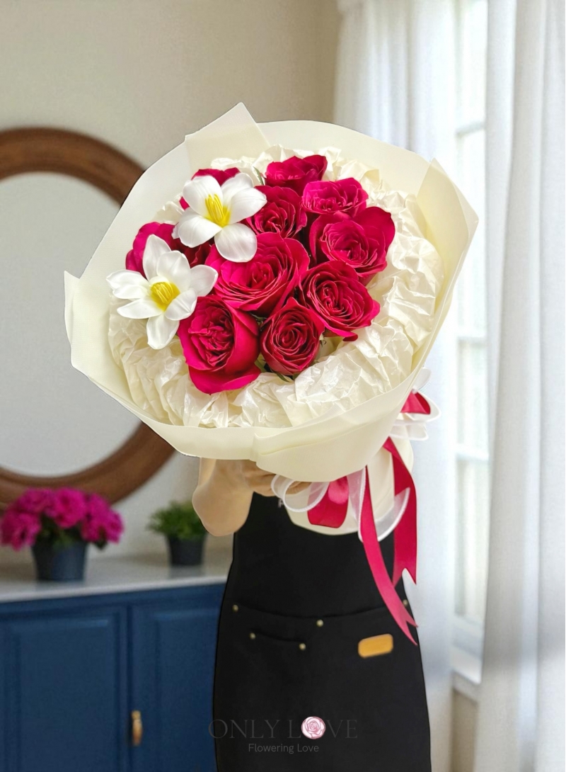 L30 Classic Rose & Tulip Bouquet
