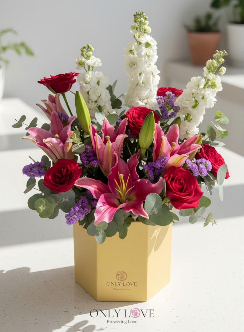 BB027 Classic Elegance Rose Lilies Bloom Box
