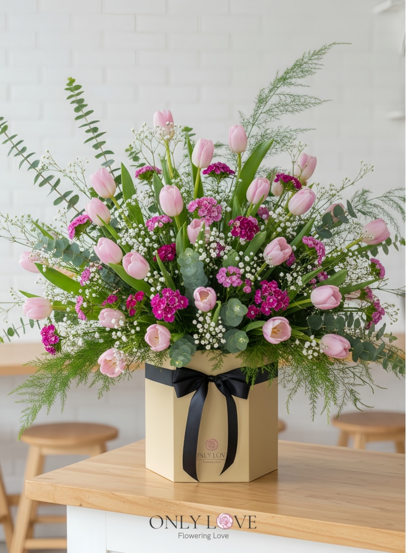 BB105 Luxury Tulip Flower Bloom Box