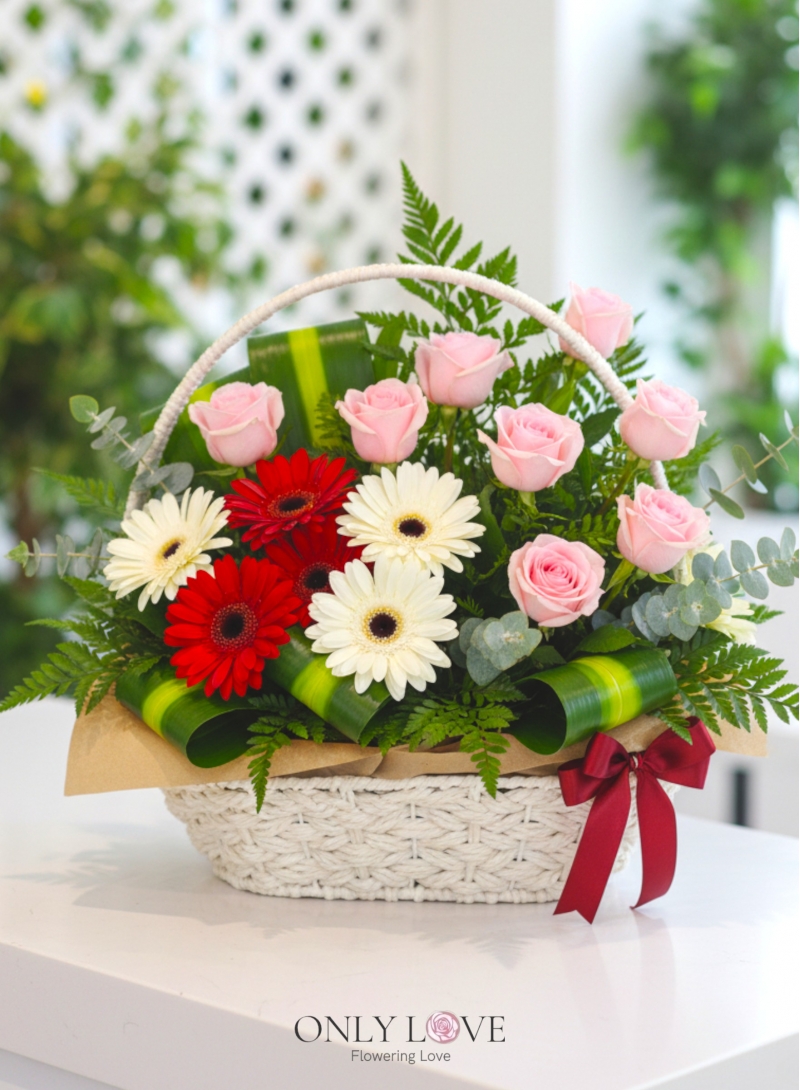 B28 Rose & Gerbera Flower Basket