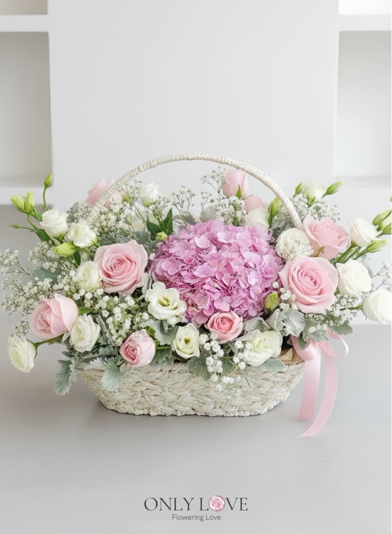 B33 Rose & Hydrangea Flower Basket