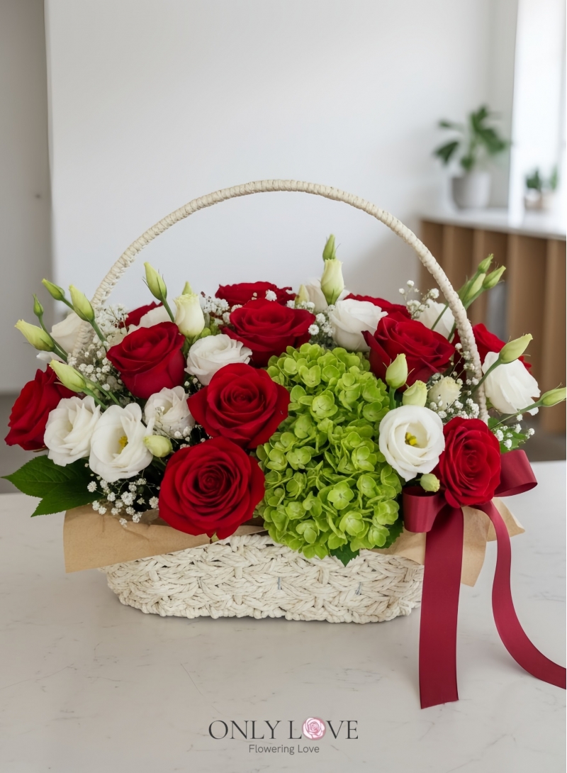 B39 Rose & Hydrangea Flower Basket