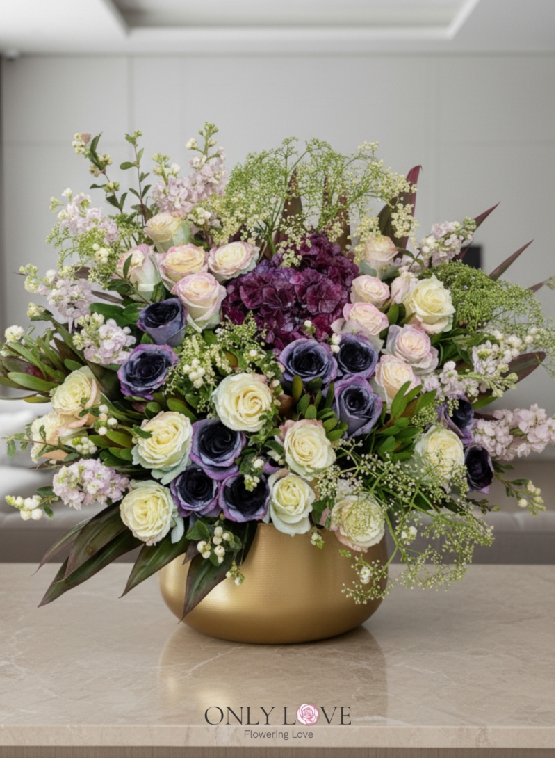 B36 Ecuador Roses in Vase